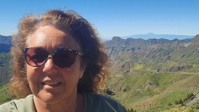 Good morning, everybody. 🌄👋 I am on top of a mountain. ⛰️😊 This is my lunchtime view. 🏞️🍽️ We're going on an adventure today. 🚀🗺️ I've had lots of days by the beach, but today is an adventure day, which we absolutely adore. 🤩💖